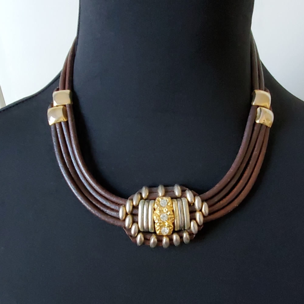 Necklace with leather